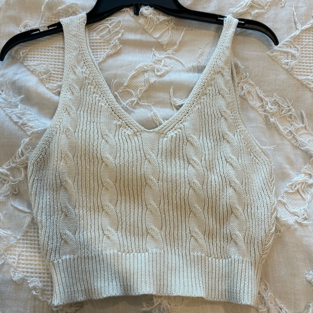 Sweater tank top super cute good material never worn